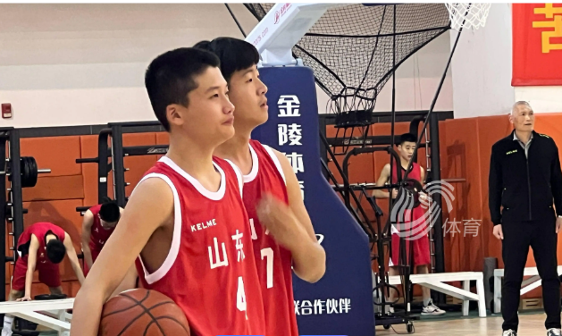 他用自己的