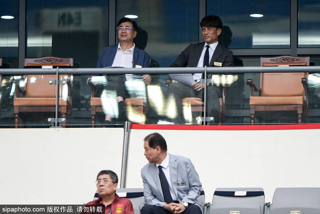 赛季中, 个人的运动, 米特里策的