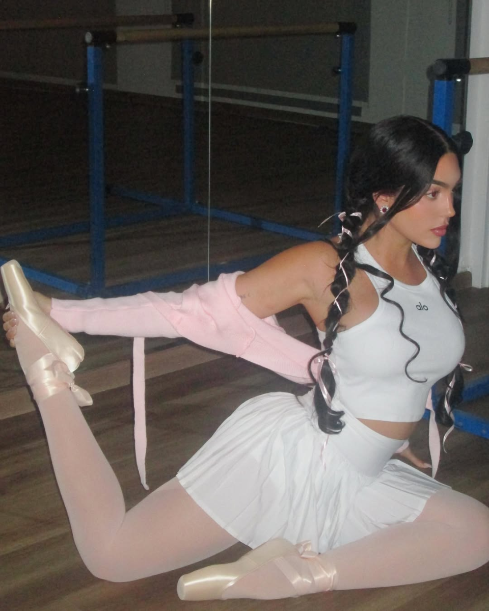 eTOTQ, 生活, 据她的舅舅